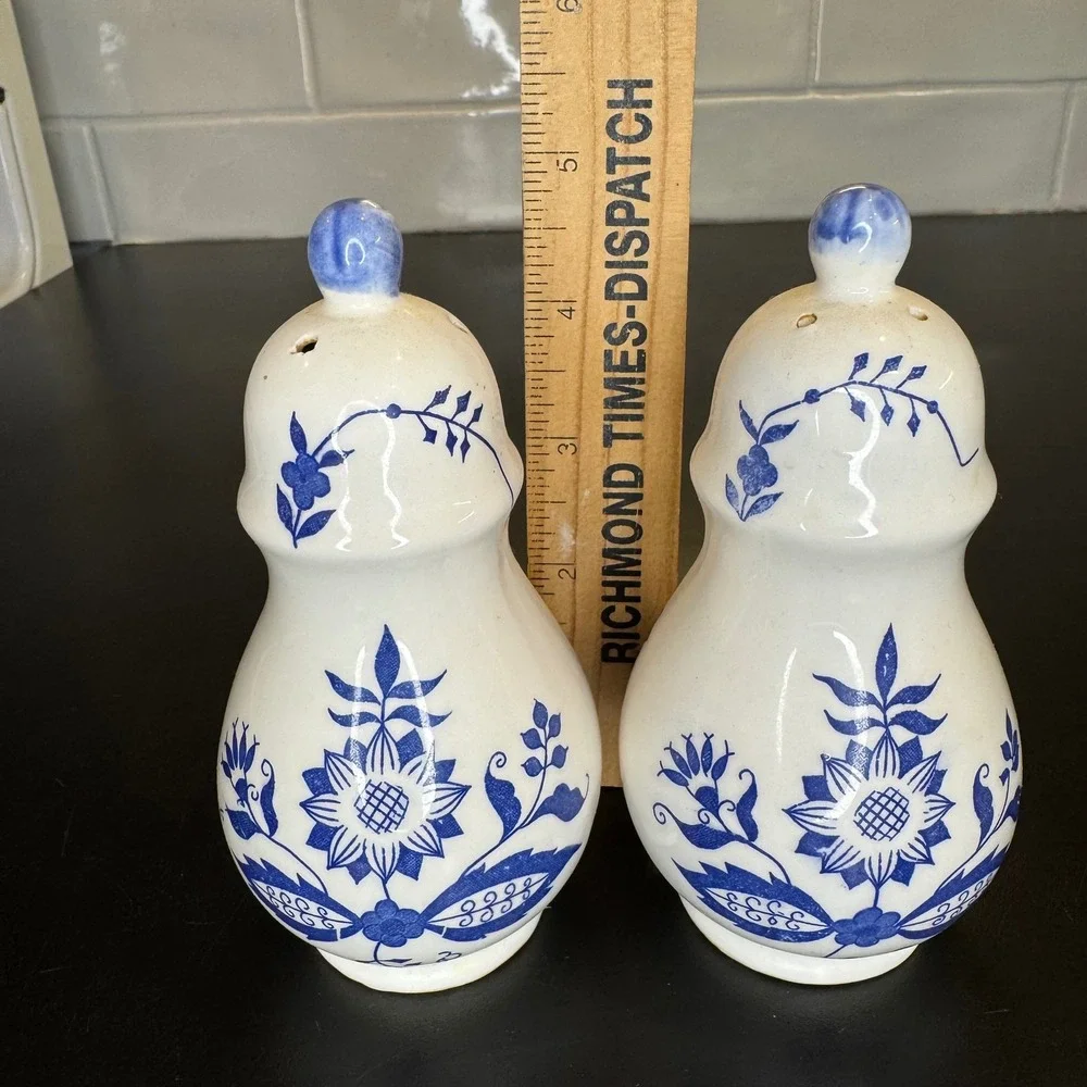 Salt Pepper Shakers Home Set 5in White Blue Floral Onion Hand Painted Vintage